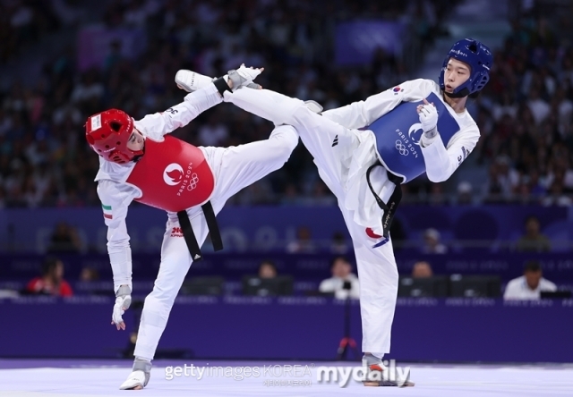 태권도 김유진이 이란의 나히드 키야니찬데와 결승전에서 겨루고 있다./게티이미지코리아