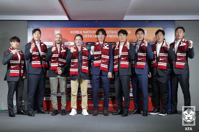 홍명보 대한민국 축구대표팀 감독과 코칭스태프/대한축구협회