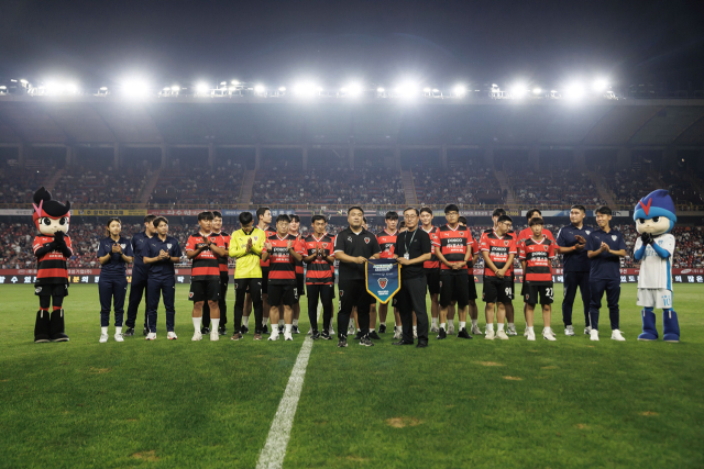  지난 24일 홈경기 하프타임에 진행된 2024 포항 스틸러스 통합축구 선수단 출정식/포항 스틸러스