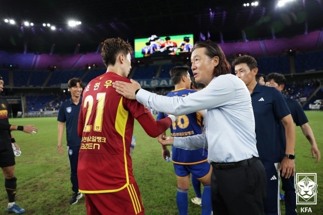 울산 HD 조현우, 김판곤 감독(왼쪽부터)/프로축구연맹