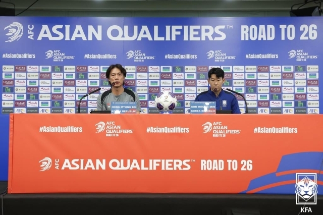 홍명보 대한민국 축구대표팀 감독과 손흥민/대한축구협회