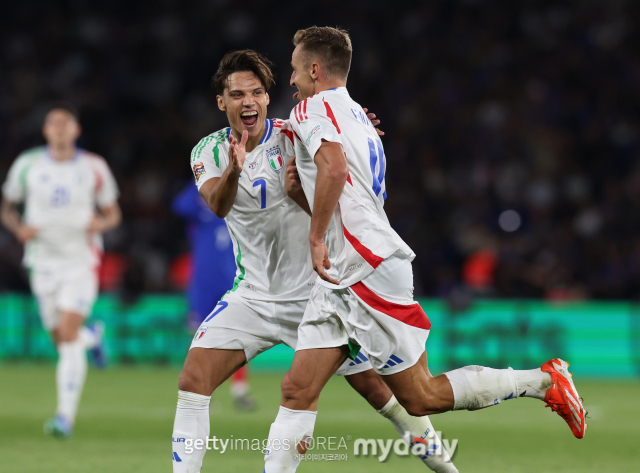 프랑스는 7일(한국시간) 프랑스 파리에 위치한 파르크 데 프랑스에서 열린 유럽축구연맹(UEFA) 네이션스리그A 2조 1차전에서 이탈리아에 1-3으로 졌다. 음바페는 이날 경기에서 선발 출전해 풀타임 활약하며 프랑스 공격을 이끌었지만 득점포가 침묵했고 프랑스는 역전패를 당했다./게티이미지코리아