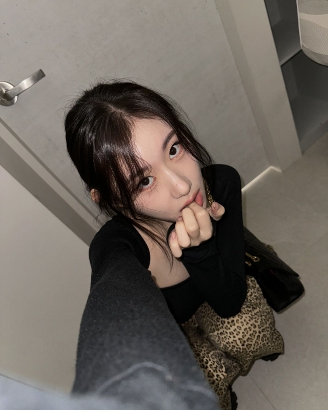 채령 / SNS