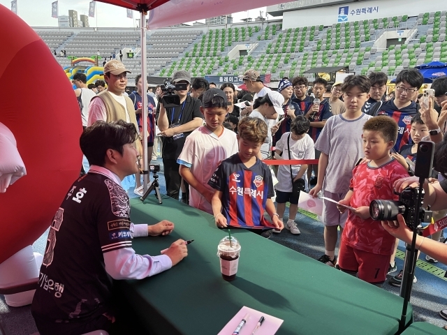 K리그 생명나눔 홍보대사 박주호 수원FC 방문 사진/프로축구연맹