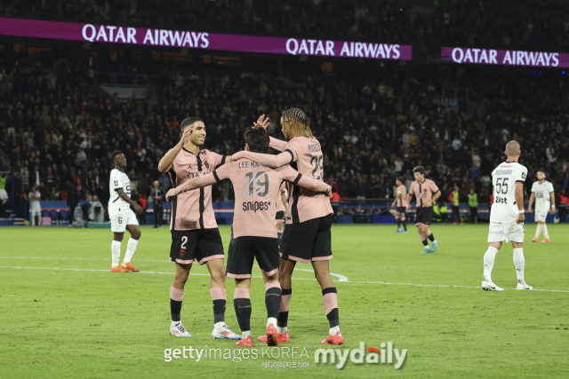 프랑스 매체 퀘스트프랑스는 1일(한국시간) PSG 공격진에 대해 언급한 리자라주의 인터뷰 내용을 소개했다. 리자라주는 