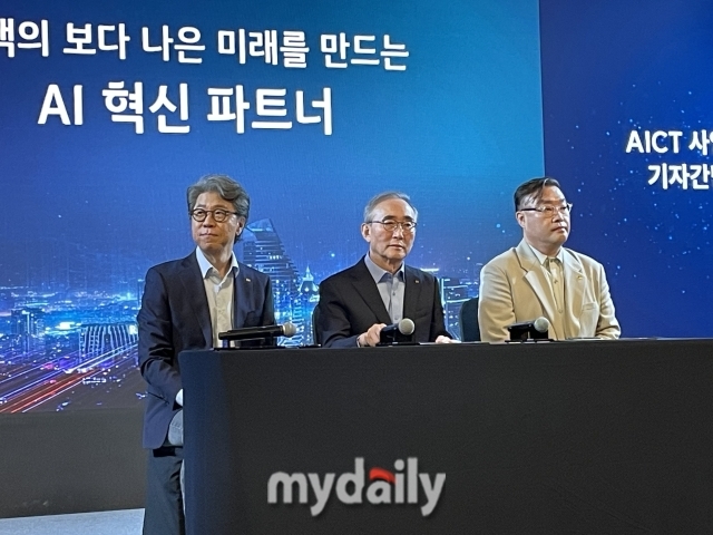 왼쪽부터 오승필 KT 기술혁신부문장, 김영섭 KT 대표, 정우진 KT 컨설팅그룹장. /박성규 기자