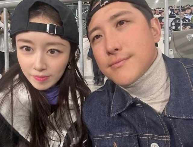 이혼을 발표한 걸그룹 티아라 지연, 야구선수 황재균./걸그룹 티아라 지연 SNS