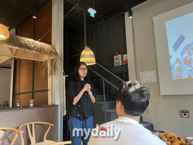 BHC 관계자가 미디어 데이 행사 설명을 하고있다. /심지원 기자