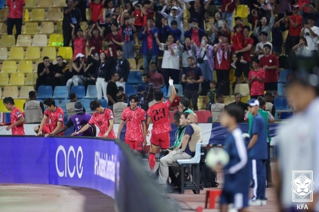 대한민국 축구대표팀의 스트라이커 오현규가 요르단전에서 두 번째 골을 넣고 기뻐하고 있다/대한축구협회