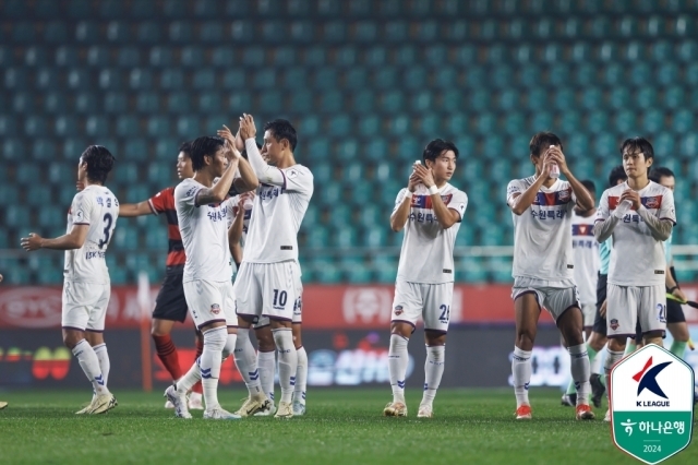 수원FC 감독/한국프로축구연맹