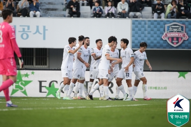 수원FC와 FC서울의 경기 모습/한국프로축구연맹