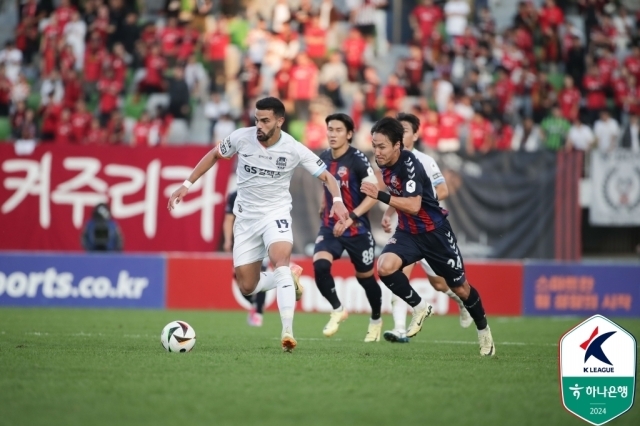 수원FC와 FC서울의 경기 모습/한국프로축구연맹