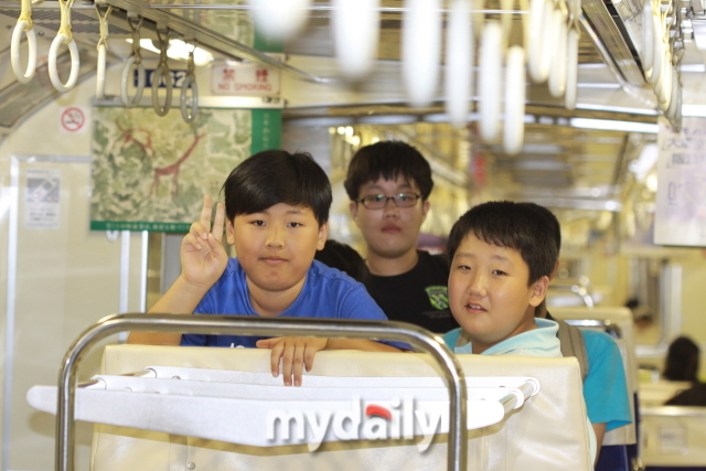 사진 속 안경 쓴 아이가 이번 에피소드의 주인공인 태환이다. 15년 전에 중학생이었으니, 지금은 어엿한 사회인이 되었을 것이다. 녀석은 자신으로 인한 에피소드를 재미있어 했다./신양란 작가