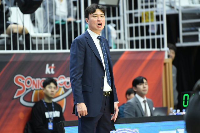 수원 KT 송영진 감독./KBL