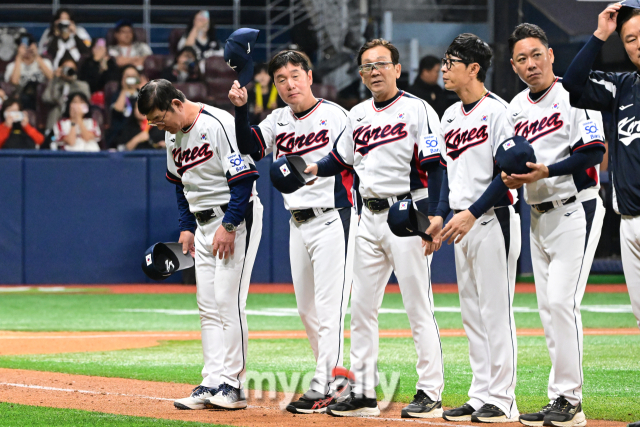 2024 세계야구소프트볼연맹(WBSC) 프리미어12 대표팀 류중일 감독과 코치진./마이데일리