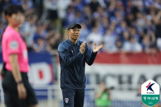 염기훈 감독/한국프로축구연맹