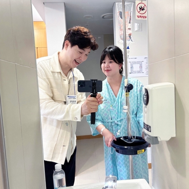 딸 전복이와의 근황을 공개한 개그맨 박수홍과 그의 아내 김다예./개그맨 박수홍, 김다예 부부 딸 전복이 인스타그램