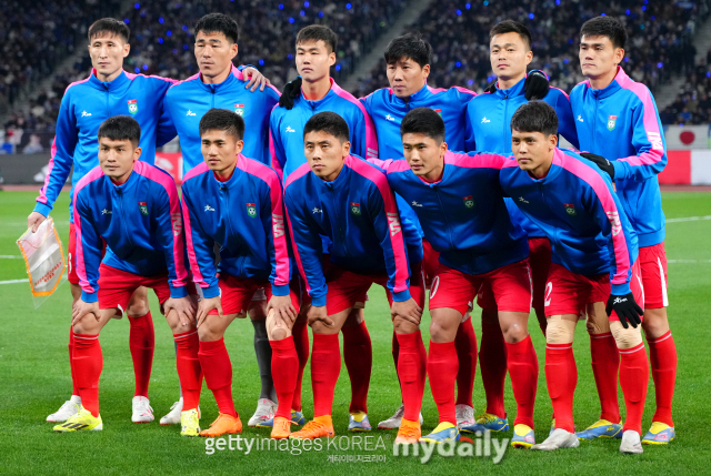 북한은 14일(한국시간) 라오스 비엔티안에서 열린 2026 북중미월드컵 아시아지역 3차예선 A조 5차전에서 이란에 2-3으로 졌다. 북한은 이날 경기에서 전반전에만 3골을 허용한 후 후반전 동안 2골을 넣으며 추격했지만 결국 패배로 경기를 마쳤다./게티이미지코리아