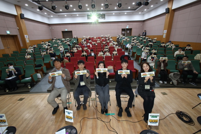 안전보건공단(이사장 안종주)은 울산 혁신도시 내 주요 공공기관과 공동으로 지역사회 소외계층 대상 교육 봉사활동에 참여하는 대학생들을 위한 ‘공공기관 취업멘토링 토크콘서트’ 를 개최했다고 20일 밝혔다. /안전보건공단