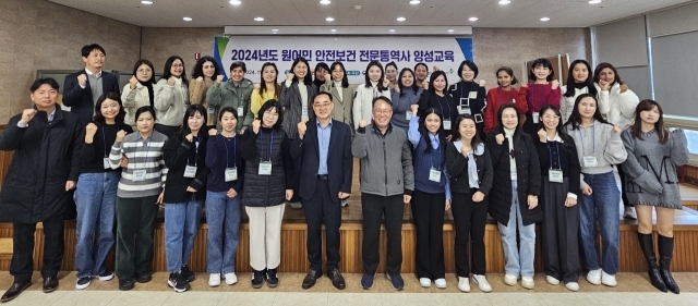 안전보건공단 경남지역본부(본부장 안원환)는 경남도 중대재해예방과와 경남가족센터와 함께 지난 20일 케이조선 세계관 대강의실에서 ‘원어민 안전보건 전문통역사 양성교육’을 실시했다고 23일 밝혔다./안전보건공단 경남지역본부