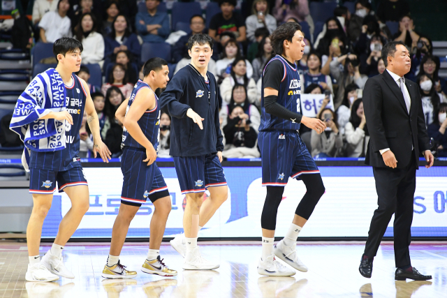 부산 KCC 이지스 선수단./KBL