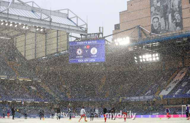 축구는 엄동설한에도 열린다. 지난 2021년 1월 열린 FA컵 경기도 폭설이 내리는 가운데 열렸다. ./게티이미지코리아