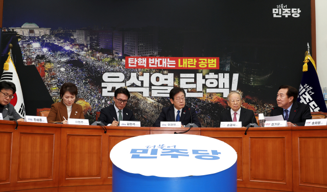(왼쪽부터)진성준 정책위의장, 이언주 최고위원, 김민석 최고위원, 이재명 더불어민주당 대표, 손경식 경총회장, 김기문 중기중앙회장./중소기업중앙회