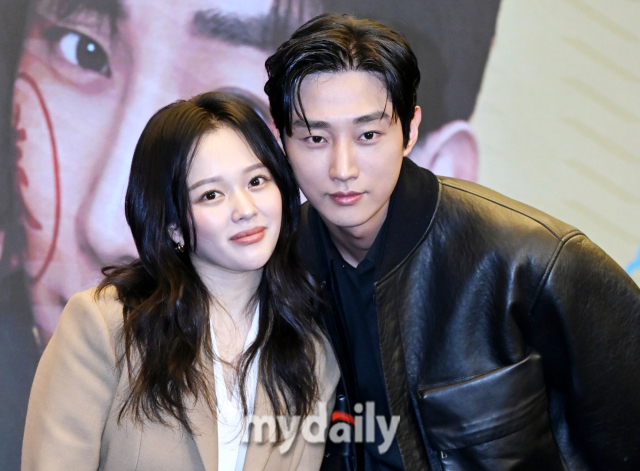 왼쪽부터 정지소, 진영 / 송일섭 기자(andlyu@mydaily.co.kr)
