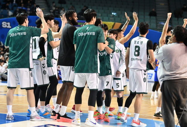 원주 DB가 서울 삼성을 80-79로 제압했다./KBL