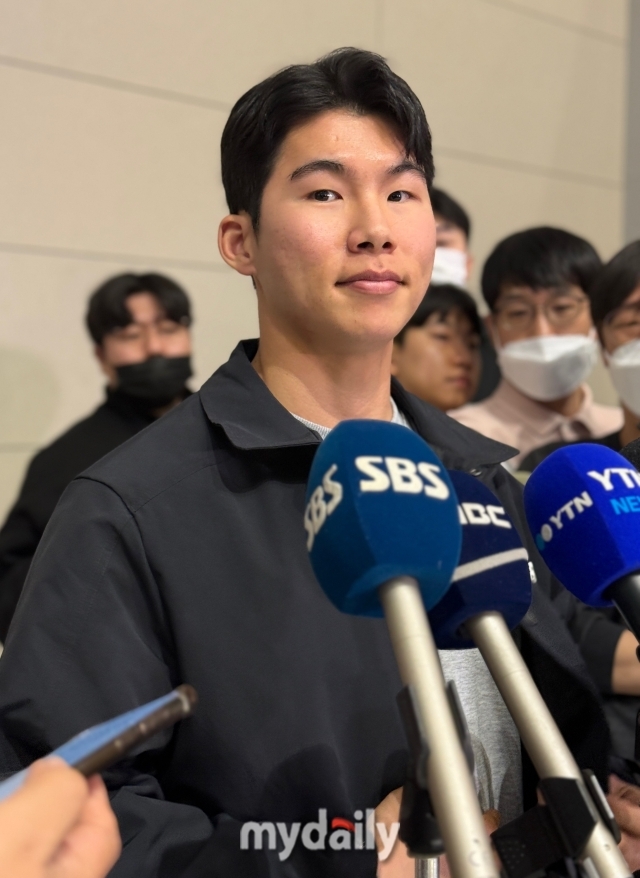 LA 다저스에서 2025시즌을 위해 인천국제공항을 통해 출국한 김혜성./인천공항 = 박승환 기자