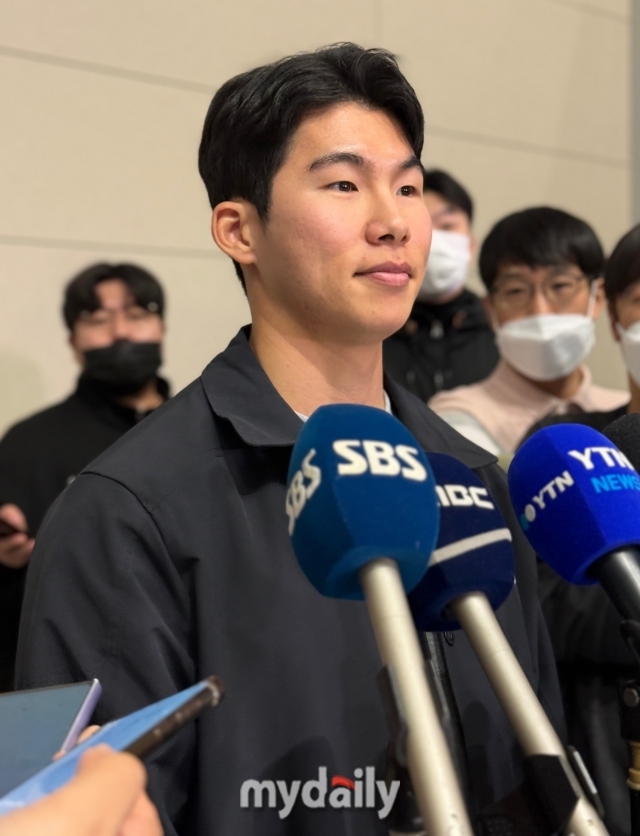 LA 다저스에서 2025시즌을 위해 인천국제공항을 통해 출국한 김혜성./인천공항 = 박승환 기자