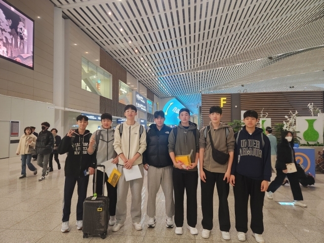 2025 KBL 유망선수 해외연수 프로젝트 참가선수 출국 사진./KBL