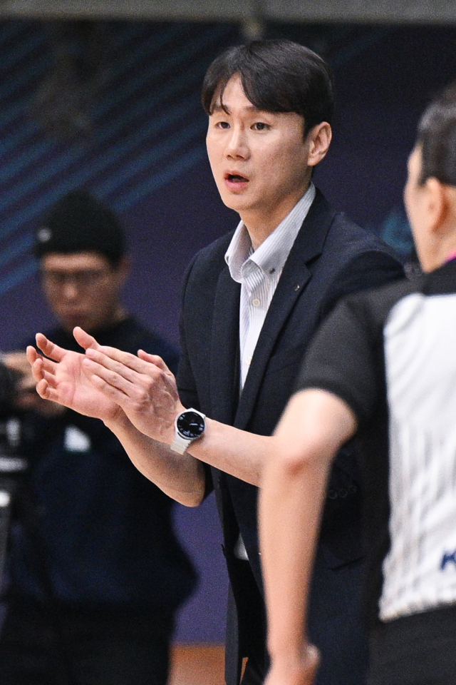 인천 신한은행 에스버드 이시준 감독대행./WKBL