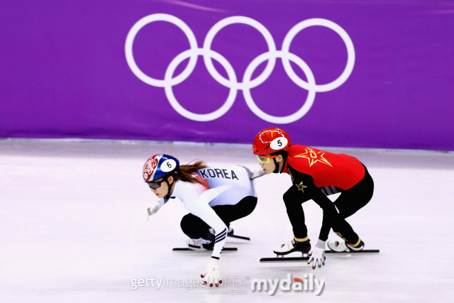 2018 평창 동계올림픽 3000m 계주 결승에서 최민정과 접촉한 판커신./게티이미지코리아