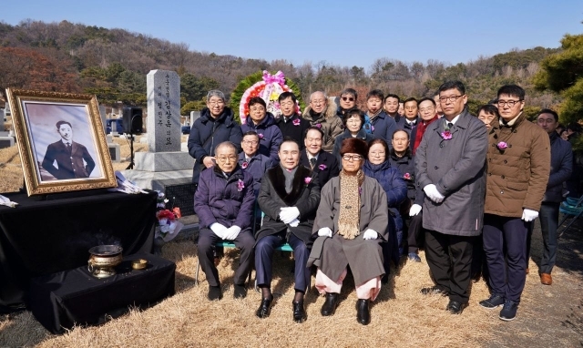 김상옥 의사의 ‘일 대 천 항일서울시가전’ 승리 102주년 기념식이 국립서울현충원 의사 묘소에서 진행됐다. /제너시스BBQ