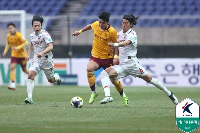 광주FC와 수원FC의 경기 모습/한국프로축구연맹