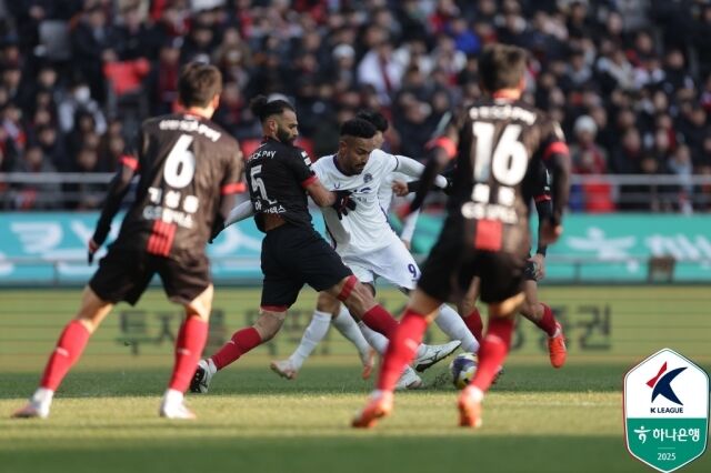 서울과 안양의 경기 모습/한국프로축구연맹