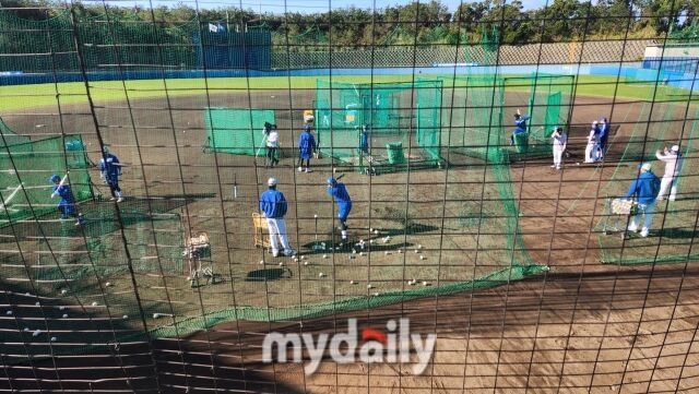 훈련 중인 삼성 선수단./오키나와(일본)=김경현 기자