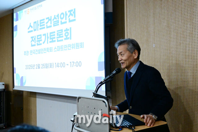 안홍섭 한국건설안전학회 회장이 25일 오후 서울 한국과학기술회관에서 진행된 