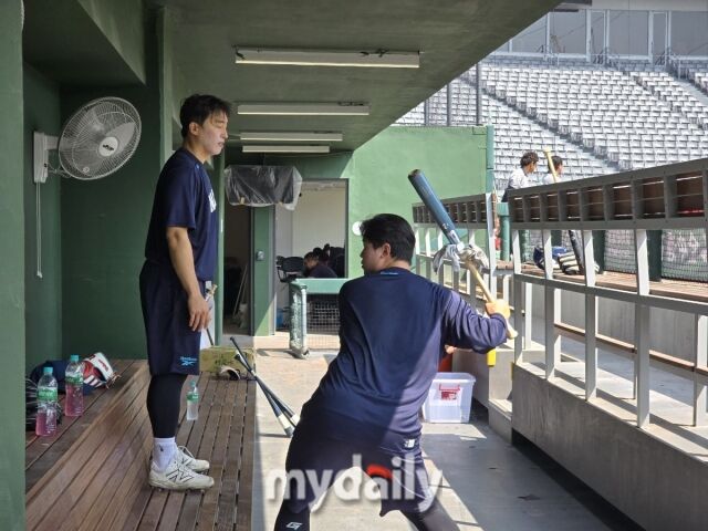 손아섭과 김형준/타이난(대만)=김진성 기자 kkomag@mydaily.co.kr