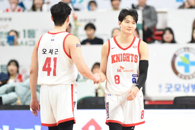 서울 SK 오세근, 안영준./KBL