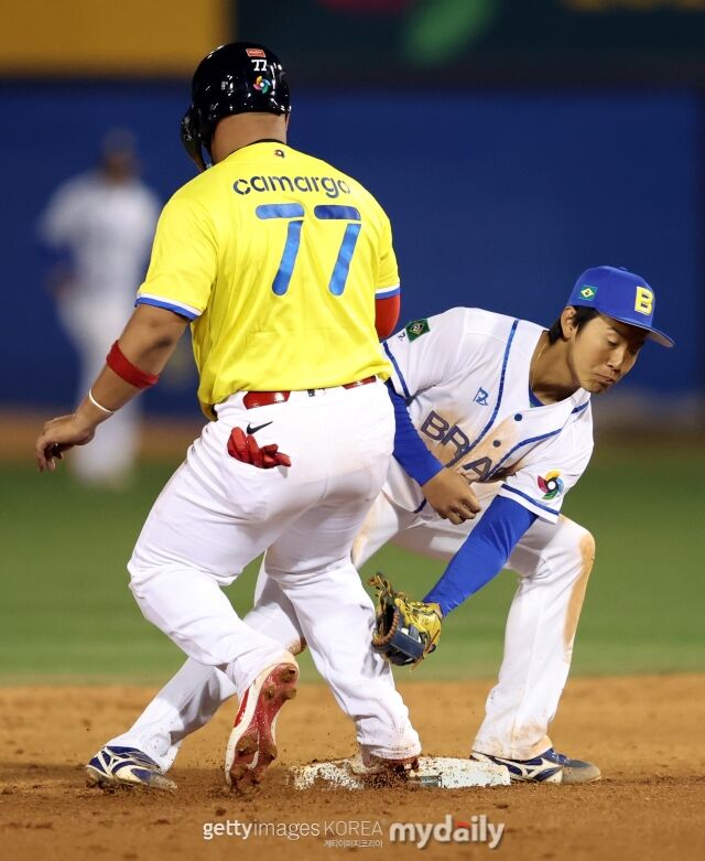 브라질 월드베이스볼클래식(WBC) 대표팀 소속의 이토 비토르(오른쪽)./게티이미지코리아