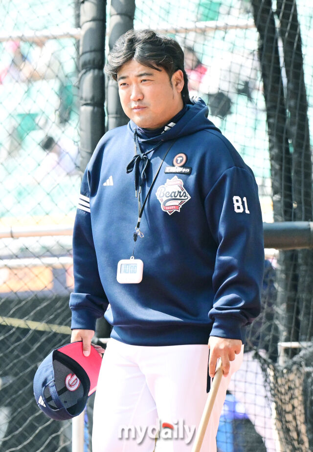 두산 박석민 코치가 23일 인천 SSG랜더스필드에서 진행되는 