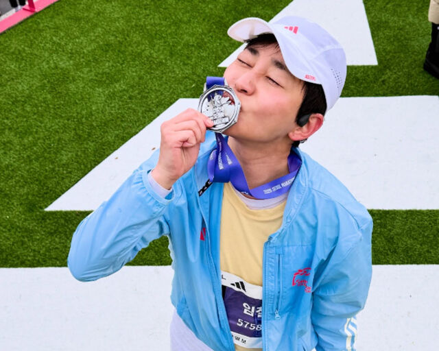 딘딘은 2025 서울 마라톤에서 10km를 완주했다. / 딘딘 SNS 캡처