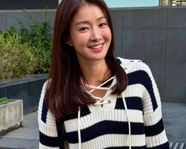 이시영이 행복한 미소를 짓고 있다. / 이시영 SNS 캡처 