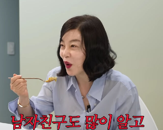 최화정이 김지호의 전 남자친구를 많이 안다고 폭로해 김지호를 당황하게 만들었다. / 유튜브 