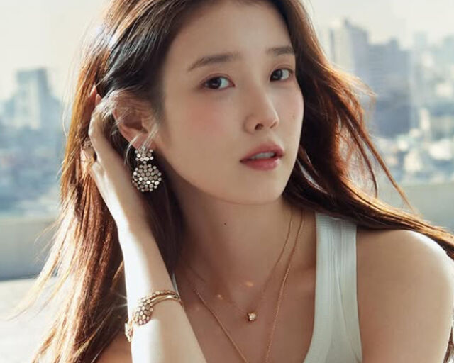 아이유가 쥬얼리 브랜드 