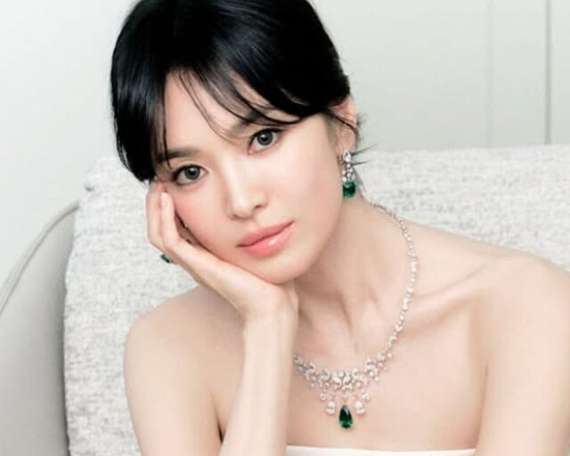 송혜교가 B 컷 사진을 공개해 팬들의 시선을 사로잡았다. / 송혜교 소셜미디어 캡처