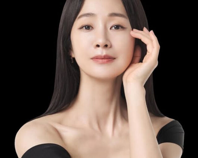 명세빈이 엉뚱한 매력을 발산했다. / 명세빈 SNS 캡처