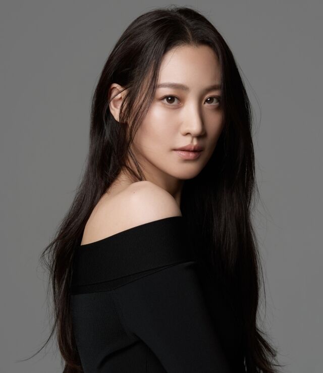 배우 수현 새 프로필 / 수현